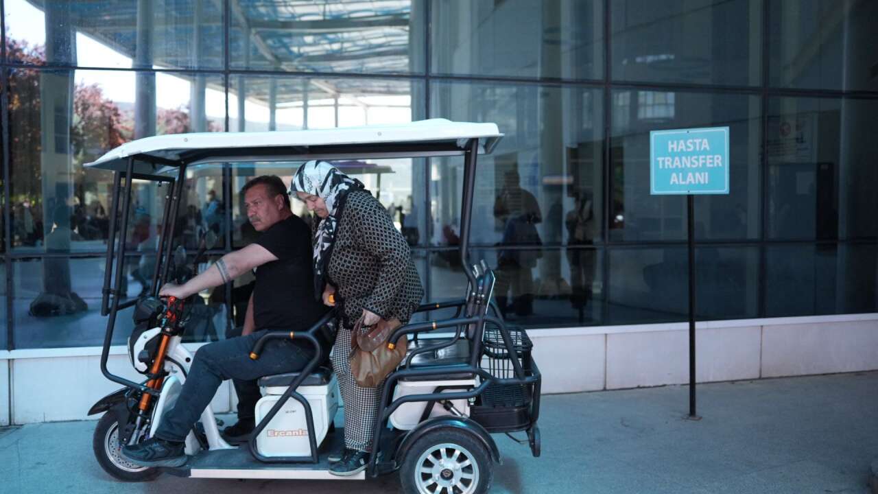 Muğla Eğitim Araştırma Hastanesinde Yaşlı ve Engelli Hastalara VİP Ulaşım Hizmeti 8